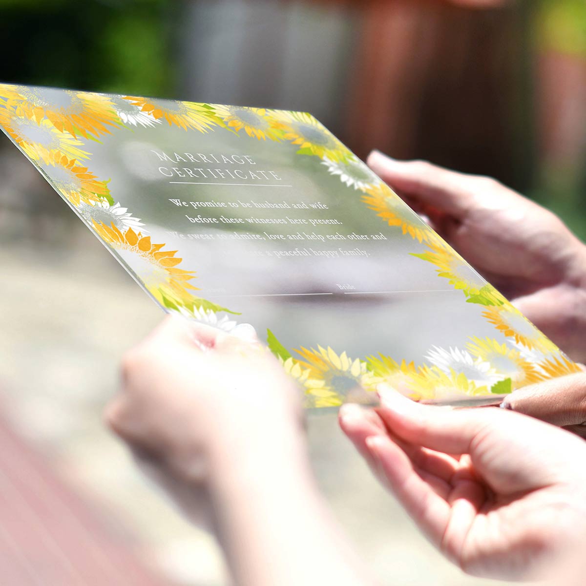 結婚式の誓いのシーンをおしゃれに演出するアクリルの結婚証明書