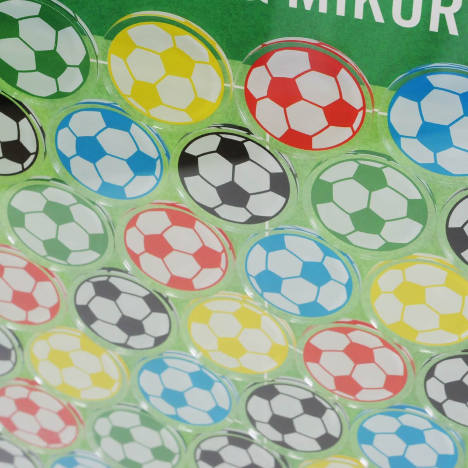 サッカーボール型ピースのカラーは2種類／カラフル