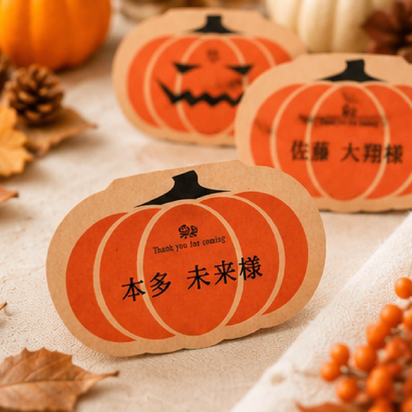 ハロウィンの結婚式を彩るかぼちゃの席札